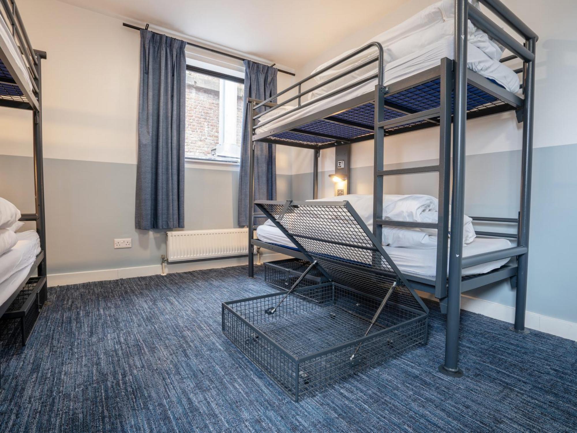 Yha Hostel *